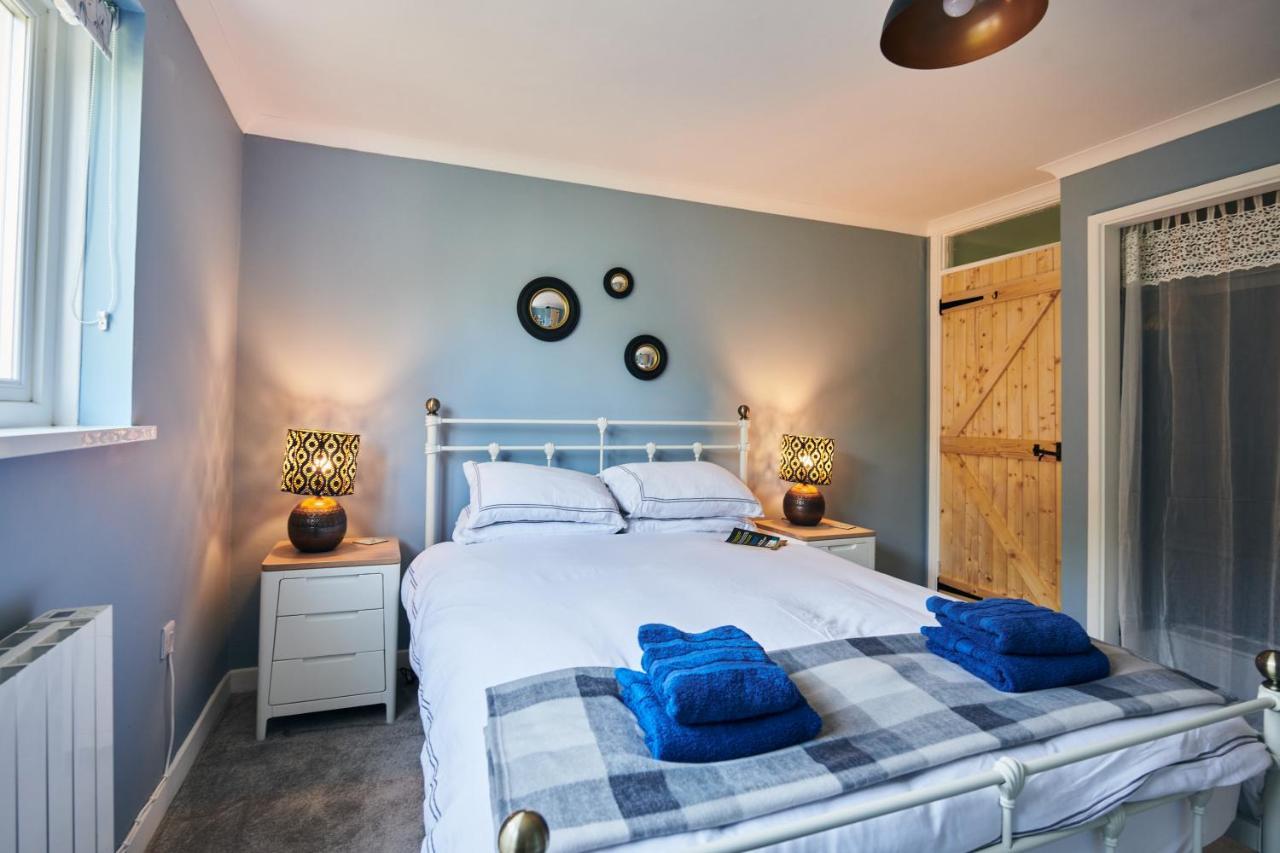 Min Yr Afon- Central Cosy Cottage, Walk To Restaurants And Castle Laugharne Exterior photo