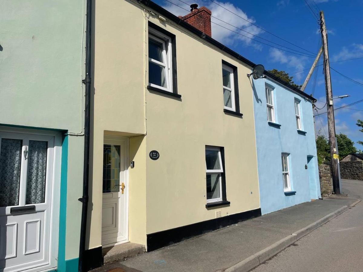 Min Yr Afon- Central Cosy Cottage, Walk To Restaurants And Castle Laugharne Exterior photo