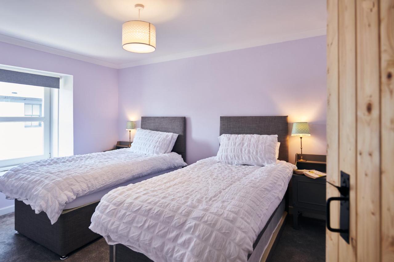 Min Yr Afon- Central Cosy Cottage, Walk To Restaurants And Castle Laugharne Exterior photo