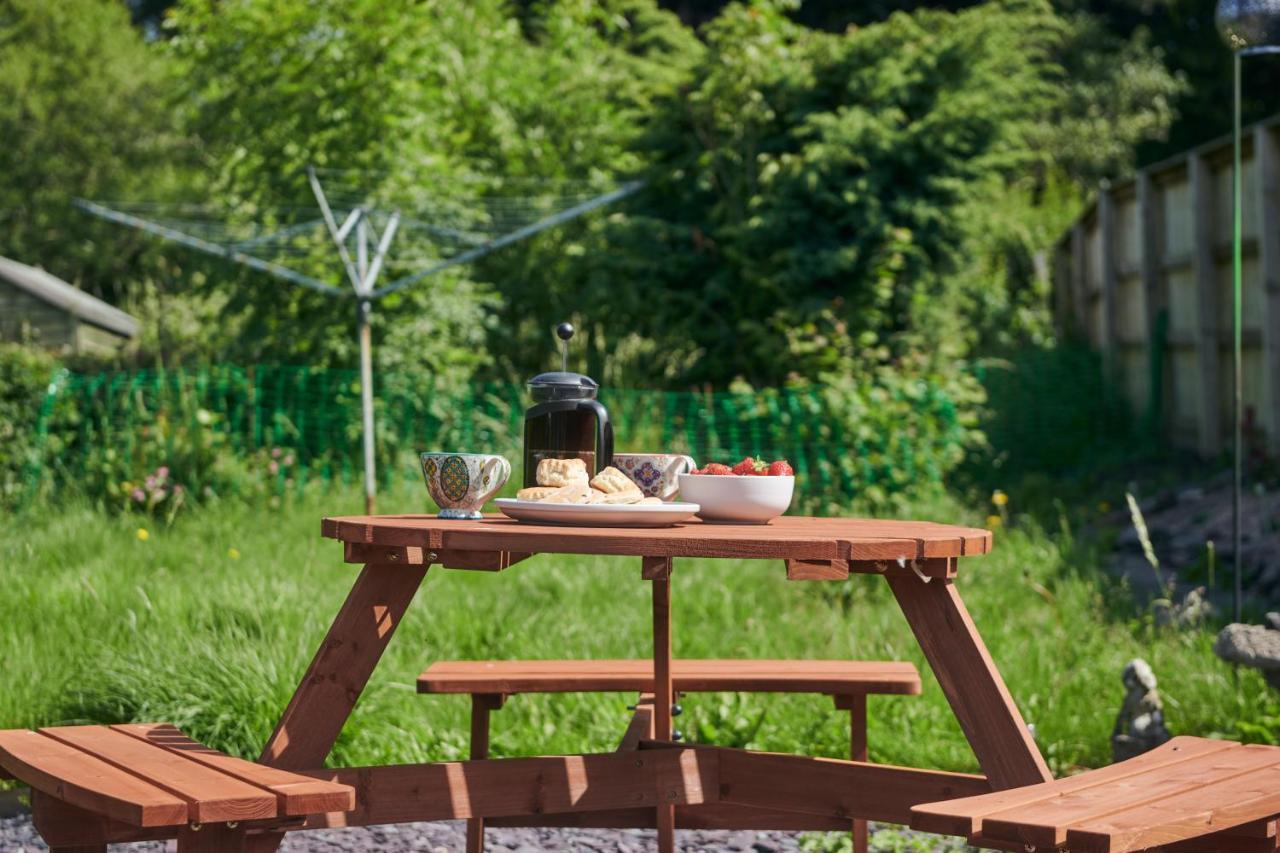 Min Yr Afon- Central Cosy Cottage, Walk To Restaurants And Castle Laugharne Exterior photo
