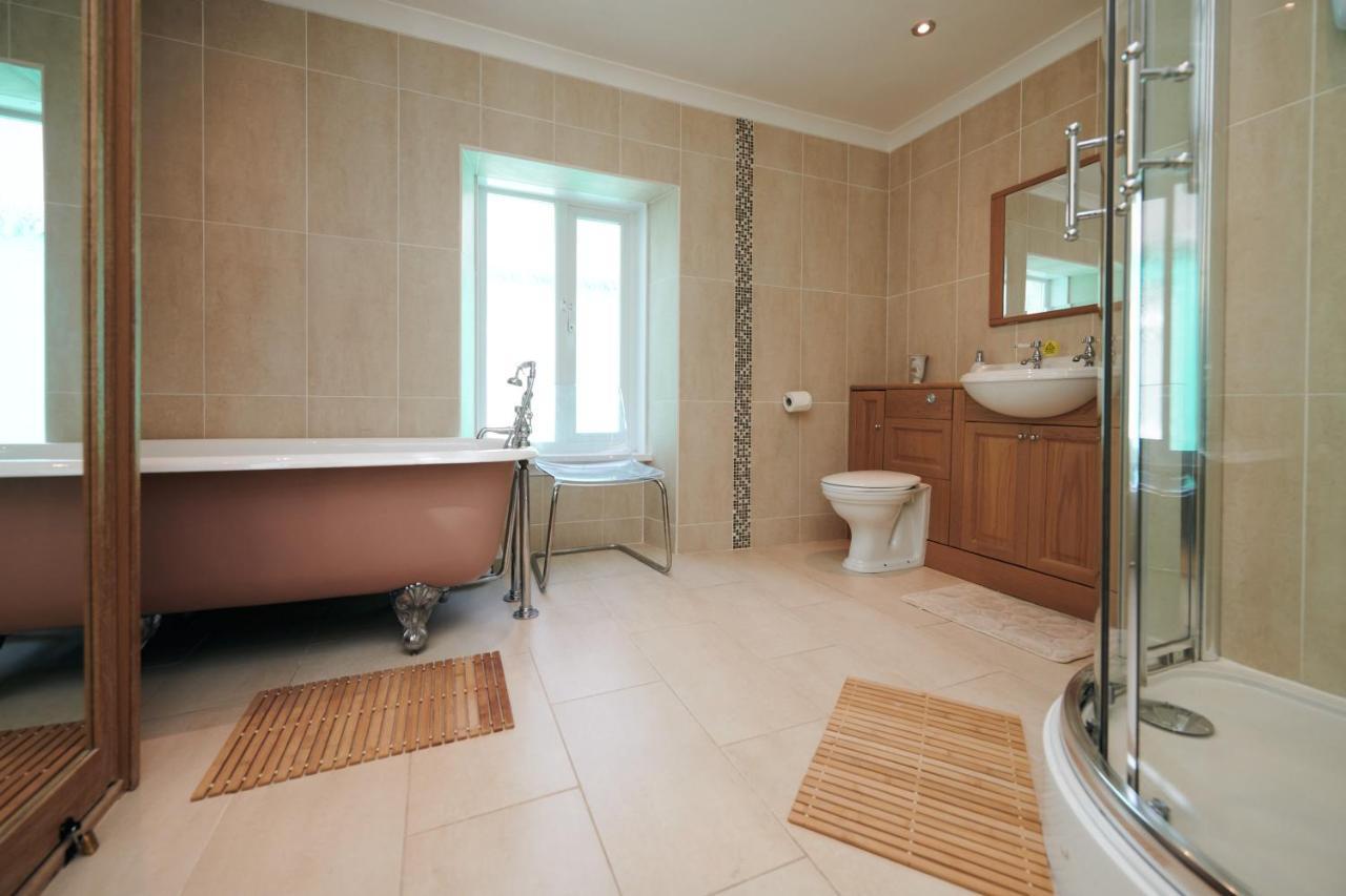 Min Yr Afon- Central Cosy Cottage, Walk To Restaurants And Castle Laugharne Exterior photo