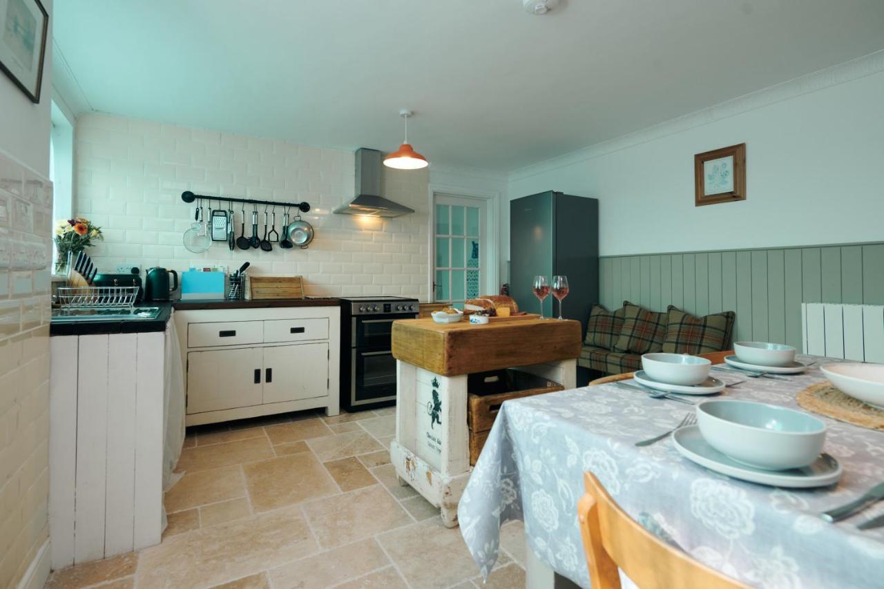 Min Yr Afon- Central Cosy Cottage, Walk To Restaurants And Castle Laugharne Exterior photo